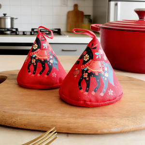 Tapa Triangular con Estampado de Caballo Rojo para Olla, Cacerola de Hierro Fundido, Protector de Asa Aislado, Accesorio de Cocina - Product Image 1