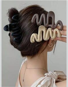 High Quality Large Matte <b>Hair</b> <b>Claw</b> Clip for Thick <b>Hair</b> with Comfortable Daily Wear Grip Available at Best Prices - Product Image 5