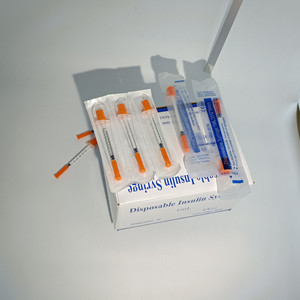 Seringues à insuline 31G 100 unités 8 mm pour usage vétérinaire, seringues à insuline 1 ml, calibre 31, aiguille 8 mm U100 1/4 de calibre - Product Image 2