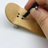 Nouveau kit d'outils pour fingerboard en plastique noir et acier, avec vis, écrous et tournevis