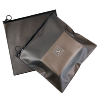 Sacs d'emballage en PVC noir givré avec logo personnalisé, refermables et écologiques, fermeture éclair pour l'emballage des sweats à capuche