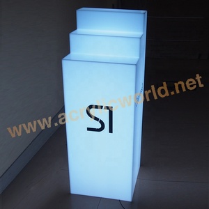 Expositor de Botellas de Vino Acrílico Cuadrado Personalizado, Pedestal de Exhibición de Botellas de Licor para Piso - Product Image 2