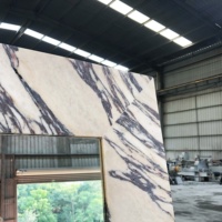 Miroir de corps entier rectangulaire sur mesure en marbre Calacatta Viola avec cadre en marbre, miroir en marbre