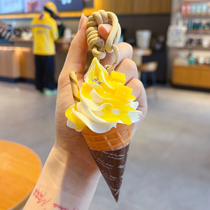 <span class=keywords><strong>Kawaii</strong></span> Waffel-Eiscreme-Anhänger aus Kunstharz, Dessert-Charm, Baumwoll-Handgelenkschlaufe, Mini-Deko-Accessoire für den täglichen Rucksack - Product Image 1
