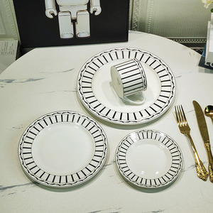 OFERTA ESPECIAL Juego de 4 Platos de Porcelana China Negra de Lujo, Estilo Rústico y Ecológico, con Caja de Regalo - Product Image 1