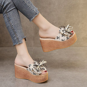 Mules compensées pour femmes, version coréenne, avec nœud papillon et fleur, talons hauts rehaussants, chaussures tendance - Product Image 3