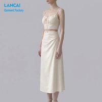 Ensemble deux pièces en satin personnalisé pour femmes, avec crop top à bretelles spaghetti et nœud, et jupe midi froncée coupe trapèze