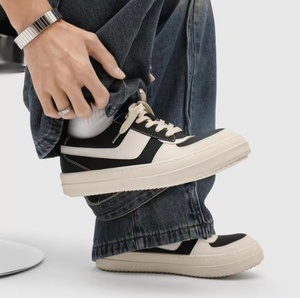 Zapatos de skate de cuero estilo American-Owenss, retro, en blanco y negro, con contraste, suela gruesa, elevados, para ir al trabajo y uso casual. - Product Image 5