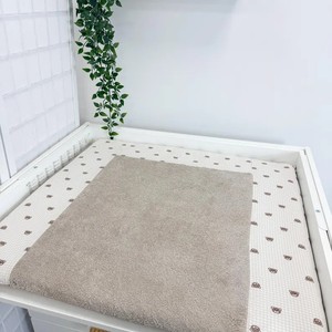 Housse de table à langer personnalisée en pur coton crêpe respirant et doux pour nouveau-né - Product Image 1