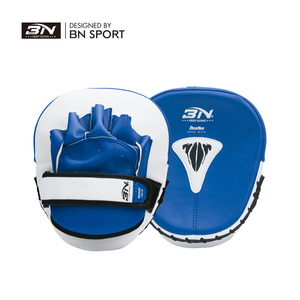 Mitaines de frappe blanches UFC BN Discount pour entraînement de MMA, sparring, punching, Muay Thai, Karaté, Taekwondo - Product Image 1