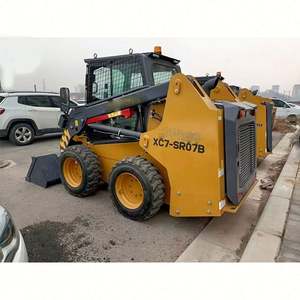 Chargeuse compacte sur pneus XC7-SR07B, capacité de 0,7 tonne, levage radial, moteur Yanmar fiable, prête pour l'installation de plusieurs accessoires - Product Image 2