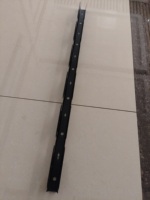 Grille de plafond noire C85 à clipser pour une installation rapide et sécurisée des panneaux linéaires en aluminium
