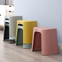 Tabouret bas empilable en plastique robuste et épaissi, confortable et portable, pour l'entrée de la maison et le changement de chaussures