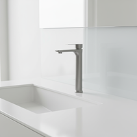 Robinet de lavabo moderne à poignée unique en acier inoxydable brossé, idéal pour les hôtels et appartements