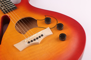 Guitare semi-creuse en acajou fabriquée à la main sur mesure - Product Image 3
