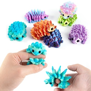 ของเล่นตุ๊กตาเม่นขยับได้ พิมพ์ 3 มิติ ข้อต่อแบบยืดหยุ่น น่ารัก ตกแต่งโต๊ะ บรรเทาความเครียด ของสะสม ของขวัญ - Product Image 1
