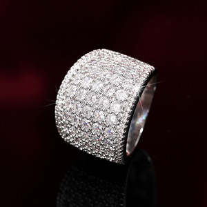 Anello da Donna Largo e Lucido, Design Elegante e Solido, Gioiello di Moda per Uso Quotidiano e Banchetti, Idea Regalo - Product Image 5