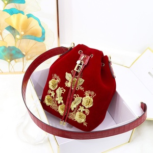 时尚女包金线刺绣立体花朵女包柔软设计师女士水桶包奢华 - Product Image 4