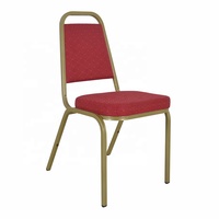 Chaise de banquet trapézoïdale empilable en tissu bordeaux durable avec cadre doré et dossier en acier inoxydable de qualité supérieure
