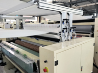 Ligne de production automatique de rouleaux de papier essuie-tout géants avec PLC et moteur, fabrication de serviettes de cuisine à grande vitesse