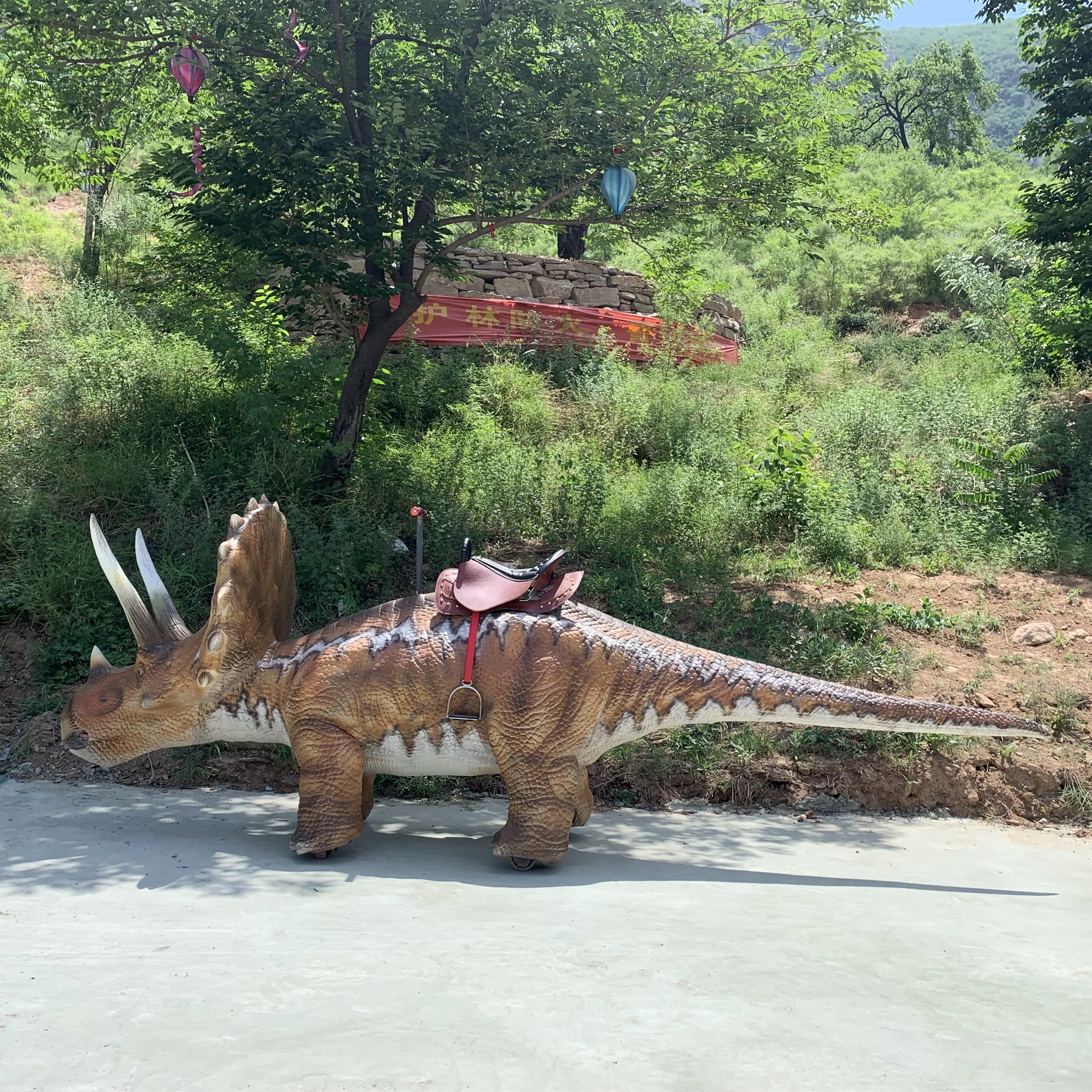 Triceratops Animatronic Ridable Dinosaur Dinosaur modello per bambini sedile giocoso