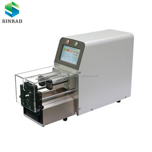 Dénudeur de fils électriques pour l'élimination multi-étapes de la gaine et du cœur des câbles gainés avec système de serrage à centrage automatique - Product Image 1