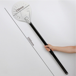 Pelle à <span class=keywords><strong>pizza</strong></span> en aluminium avec surface perforée, plusieurs tailles, manche long pour utilisation au four à <span class=keywords><strong>pizza</strong></span> et cuisson professionnelle en cuisine - Product Image 6