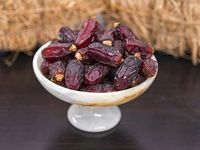 Verse gedroogde dadels, natuurlijke zoete snack, biologische hele Medjool dadels