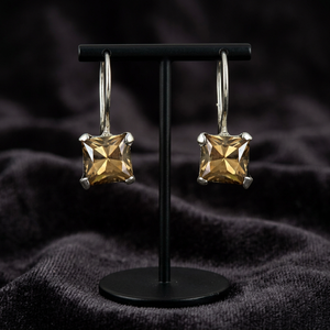 Boucles d'oreilles en alliage plaqué argent pour femmes, boucles d'oreilles en cristal taillé princesse, bijoux de fête géométriques classiques - Product Image 2