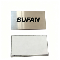 Plaque de nom personnalisée en acier inoxydable brossé avec logo en relief, étiquettes métalliques pour emballage de boîtes en bois de luxe avec trous de fixation