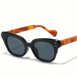 Lunettes de soleil œil de chat pour femme, mode été 2025, personnalisables avec logo, protection UV400, forme papillon, rivets, style punk - Product Image 1