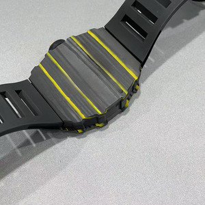 Montre mécanique automatique à tourbillon squelettée de style élégant et de haute qualité, de forme tonneau. - Product Image 3