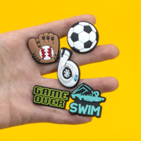 2025 tren baru kedatangan kustom Gamepad PVC Shoe Charms grosir sepak bola roda huruf bakiak sepatu pesona dalam jumlah besar