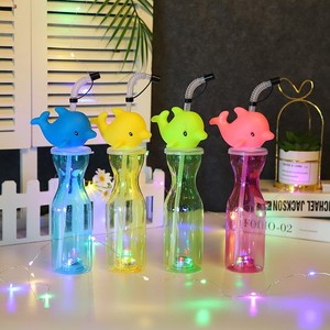 500ML taza <span class=keywords><strong>de</strong></span> dibujos animados <span class=keywords><strong>de</strong></span> moda LED taza <span class=keywords><strong>de</strong></span> paja para niños área escénica zoológico Parque <span class=keywords><strong>de</strong></span> Atracciones Acuario <span class=keywords><strong>botella</strong></span> <span class=keywords><strong>de</strong></span> plástico <span class=keywords><strong>de</strong></span> viaje al aire libre - Product Image 1