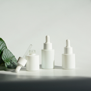 Venta al por Mayor de Botellas de Vidrio con Gotero para Suero de 20 ml y 30 ml, Botellas de Vidrio Esmerilado Blanco <span class=keywords><strong>Perla</strong></span> con Hombro Plano para Aceites Esenciales y <span class=keywords><strong>Perfumes</strong></span> - Product Image 5