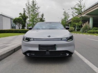 Leapmotor C01 Sedan Listrik Bekas 2022 Jarak Tempuh 717km CLTC RWD 200kW EV Murni LHD 5 Kursi Grosir Kendaraan Energi Baru Cina