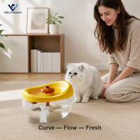 Fontaine à eau pour animaux de compagnie en forme de rein, fontaine à boire automatique pour chats et chiens avec bec central et réservoir givré, jaune et blanc