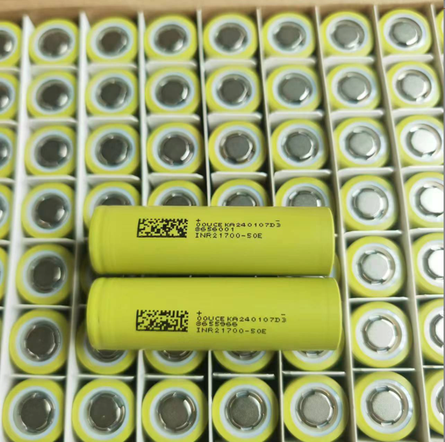 21700 3.7V 5000mAh Large Capacity Rechargeable Cylindrical Lithium-Ion Batteries