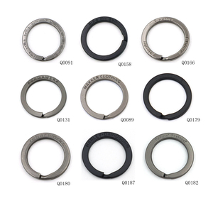 Anillo plano de latón cepillado antiguo de 30 mm con logo personalizado estampado, tipo llavero de alambre de <span class=keywords><strong>hierro</strong></span>. - Product Image 5