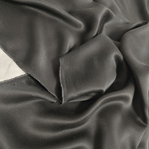 Tessuto in Raso di Seta 19 Momme Lavato a Sabbia 100% Pura Seta Colore Nero per Confezionamento Abiti - Product Image 4