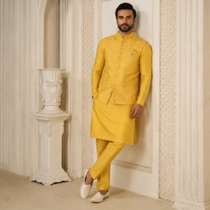 Ensemble pantalon et kurta shervani jaune pour homme, brodé de sequins, tenue de cérémonie indienne pour mariage, coupe classique, en soie ROMAN, style traditionnel - Product Image 1
