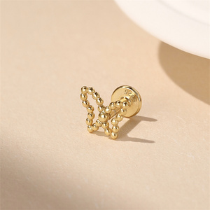 Boucle d'oreille à dos plat en argent sterling 925 plaqué or 18 carats, avec perle, papillon, zircon et nœud, pièce unique - Product Image 2