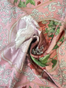 Custom 100% Mulberry <strong>Silk</strong> Square <strong>Scarf</strong>, Jacquard Jacquard/Printed OEM Gift <strong>Scarf</strong> for <strong>Women</strong> 18mm <strong>Silk</strong> <strong>Scarf</strong> - Product Image 4