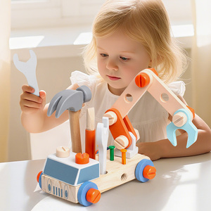 Camion de chantier en bois de qualité supérieure avec vis et écrous, outils inclus, pour l'éducation précoce STEM et le développement des compétences pratiques des enfants - Product Image 4