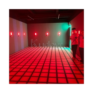 Activate Tiles Games Room : Jeu de compétition interactif à pixels pour salle de jeux, avec défis physiques et de saut, en acrylique et LED, pour team building à durée limitée - Product Image 4