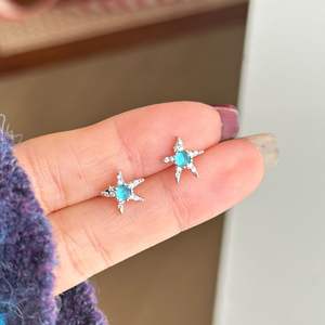 Pendientes de Plata de Ley S925 con Forma de Estrella de Mar Azul, con Tachuelas para la Oreja, Diseño de Cristal Dulce y Exquisito, Compactos y Versátiles - Product Image 1