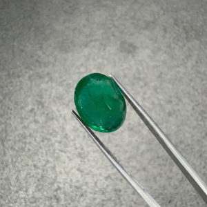 Émeraude naturelle zambienne de 5,26 carats, taille ovale, pierre précieuse verte certifiée GIA pour bijoux fins - Product Image 1