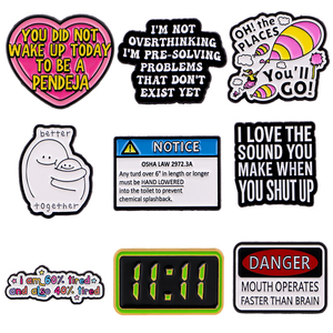 Spille da bavero 3D placcate con citazioni 'I'M NOT OVERTHINKING', spille in smalto morbido per zaini, spille da donna e uomo, gioielli per abbigliamento, distintivi, decorazioni - Product Image 1
