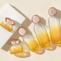 Ensemble de produits de soin de la peau haut de gamme, flacon en verre ovale 30 ml 50 ml, flacon d'essence avec tête de pompe 30 g 50 g, pot à crème avec couvercle doré