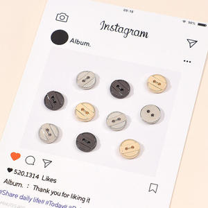 Boutons décoratifs en alliage à deux œillets de style rétro, <span class=keywords><strong>anti</strong></span>-décoloration, plaqués, vente en gros pour la production de vêtements de mode - Product Image 1